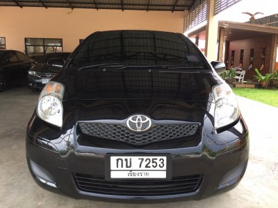 2013 Toyota Yaris 1500 - mt