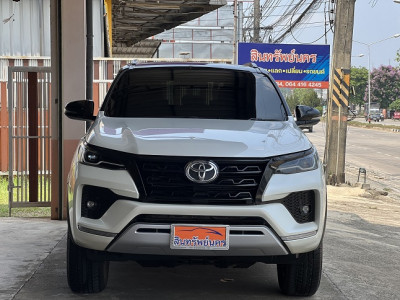 2022 Toyota Fortuner 2400 - auto